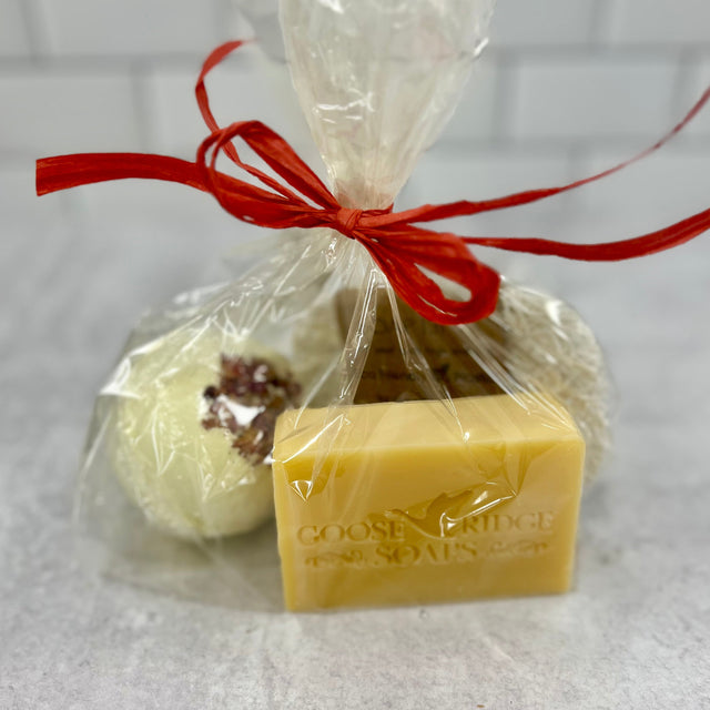 Body Soap and Bath Bomb Set